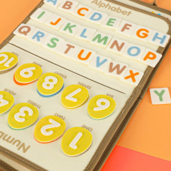 Smyslová manipulační deska montessori dinosaurus case