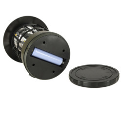 Solární lampa na dvoře