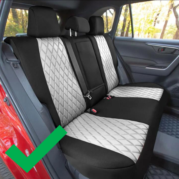 sedadla v autě tři